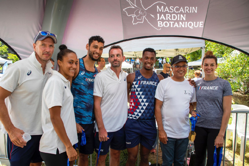 Le président du Conseil Départemental Cyrille Melchior entouré de l'équipe de France des épreuves combinées Le président du Conseil Départemental Cyrille Melchior entouré de l'équipe de France des épreuves combinées