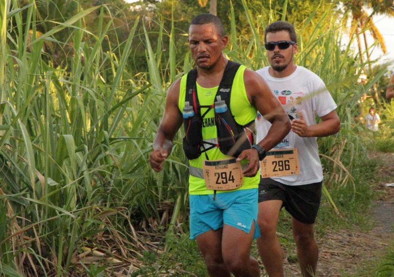 Armand Sautron, guide de Robert Prugnières, mal-voyant. Leur temps: 2h 15' 57'' Armand Sautron, guide de Robert Prugnières, mal-voyant. Leur temps: 2h 15' 57''