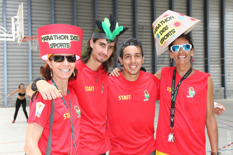 Anne Lebreton et Delphine Simonneau avec leur joli chapeau-lampe Anne Lebreton et Delphine Simonneau avec leur joli chapeau-lampe