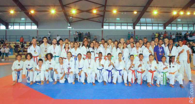 Photo de famille des combattants avant de reprendre le chemin de la compétition en 2020