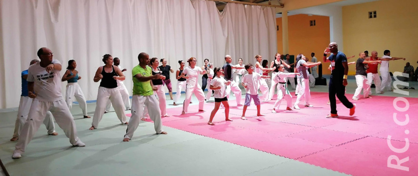 Un petit clin d'oeil à la séance de body taekwondo dans la salle du 10ème km. Un super moment de détente sous la houlette de Engel Agboton