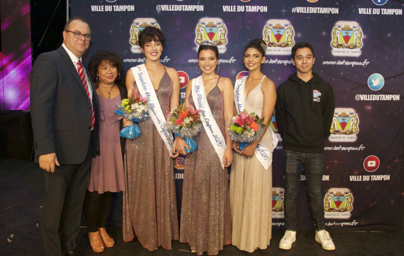 Jacky Calpétard, présentateur de la soirée, avec les lauréates Jacky Calpétard, présentateur de la soirée, avec les lauréates
