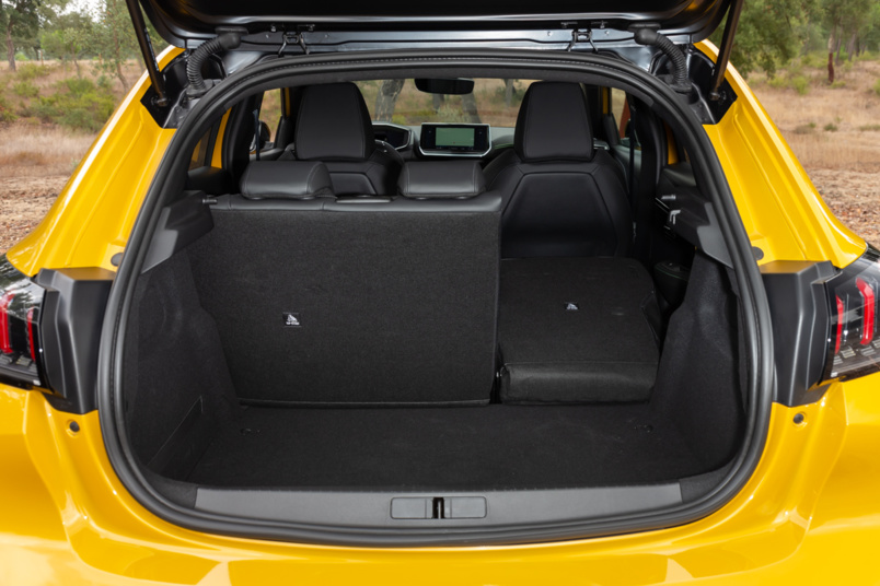 Volume du coffre intéressant, seuil de chargement haut en revanche Volume du coffre intéressant, seuil de chargement haut en revanche