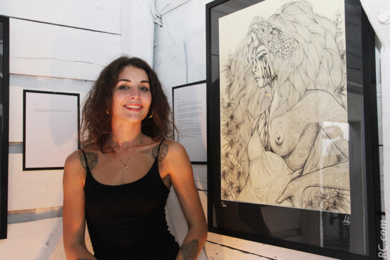 Chaque tableau est synonyme d'un message, et un texte se situe à côté... Chaque tableau est synonyme d'un message, et un texte se situe à côté...