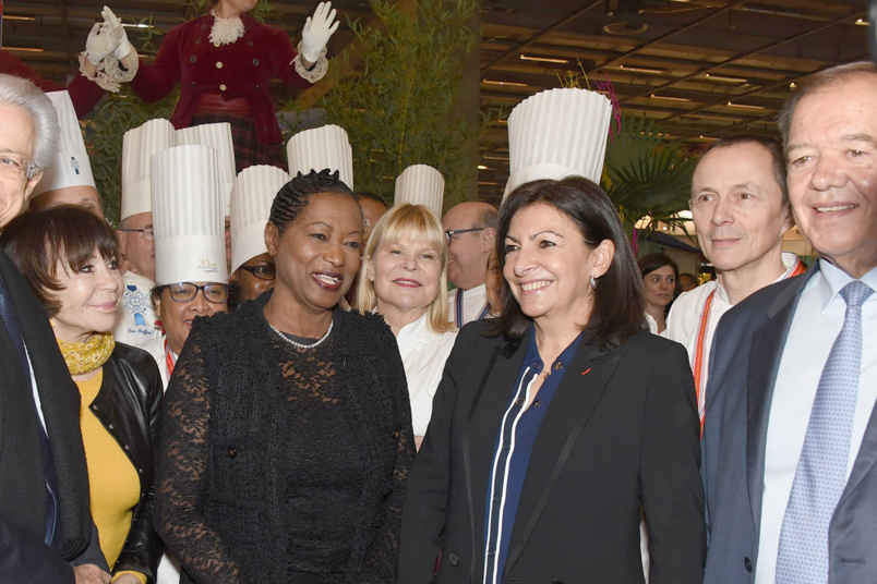 Accueil d'Anne Hidalgo, maire de Paris, avec Danièle Evenou, la cheffe Ghislaine Arabian, le chef Patrick Druart et Patrick Ollier