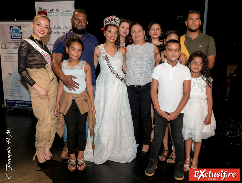 Anaïs avec ses parents et ses amis