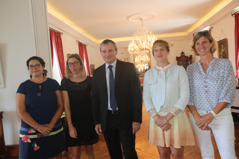 Le Préfet Jacques Billant, avec Camille Goyet, directrice de cabinet, et l'équipe communication de la Préfecture de La Réunion