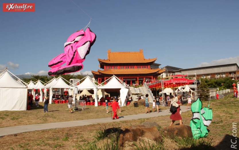 Cerf-volants sur le site du temple Guandi de Terre-Sainte Cerf-volants sur le site du temple Guandi de Terre-Sainte