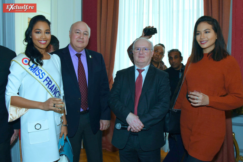 Clémence Botino (Miss France 2020), Paul Luu, Fausto Bouchereau et Vaimalama Chaves (Miss France 2019).