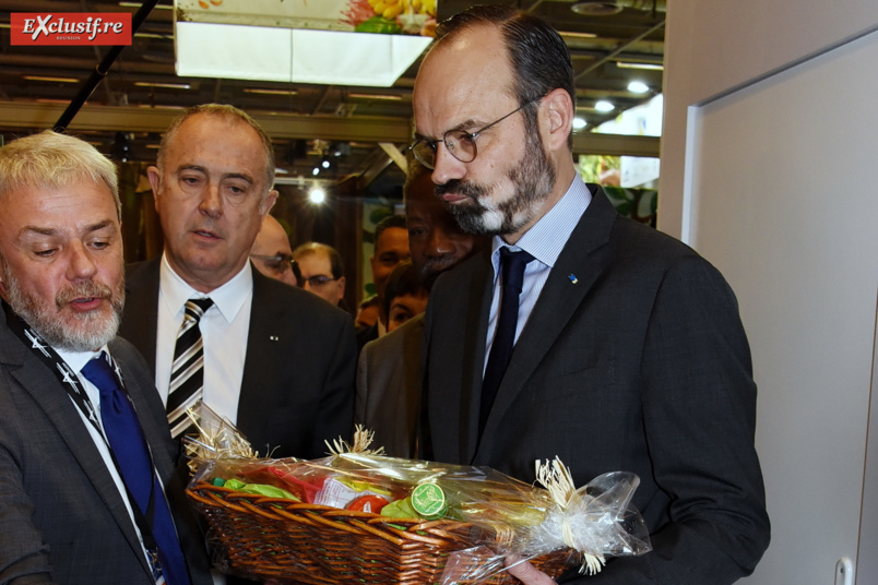 Visite d'Edouard Philippe, Premier ministre. Au stand de l'ODEADOM avec le directeur, Jacques Andrieu