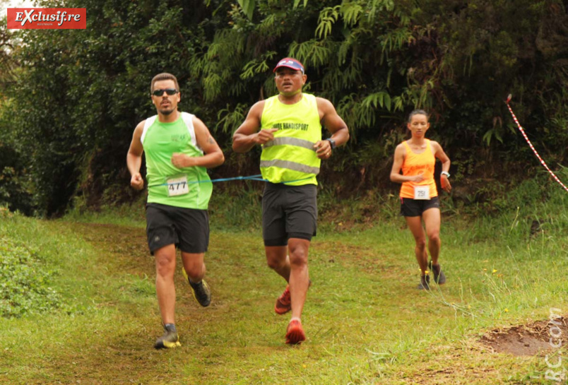 Roger Prugnières, mal-voyant, guidé par Armand Sautron Roger Prugnières, mal-voyant, guidé par Armand Sautron
