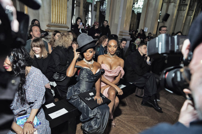 Le défilé a eu lieu à l'Hôtel de Ville de Paris Le défilé a eu lieu à l'Hôtel de Ville de Paris