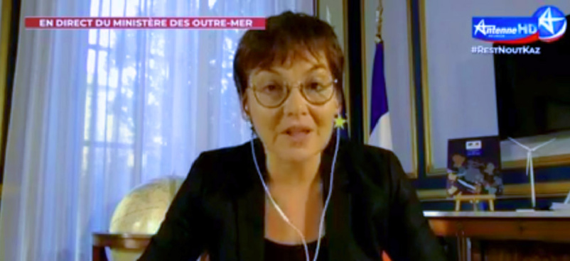 A 20h, Annick GIrardin parle de stade 3, à 23h, elle dit qu'on est toujours en stade 2 A 20h, Annick GIrardin parle de stade 3, à 23h, elle dit qu'on est toujours en stade 2