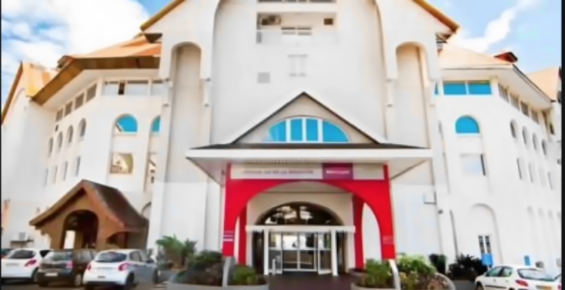 Un centre de confinement a été ouvert samedi après-midi à l'hôtel Mercure Créolia de Saint-Denis Un centre de confinement a été ouvert samedi après-midi à l'hôtel Mercure Créolia de Saint-Denis