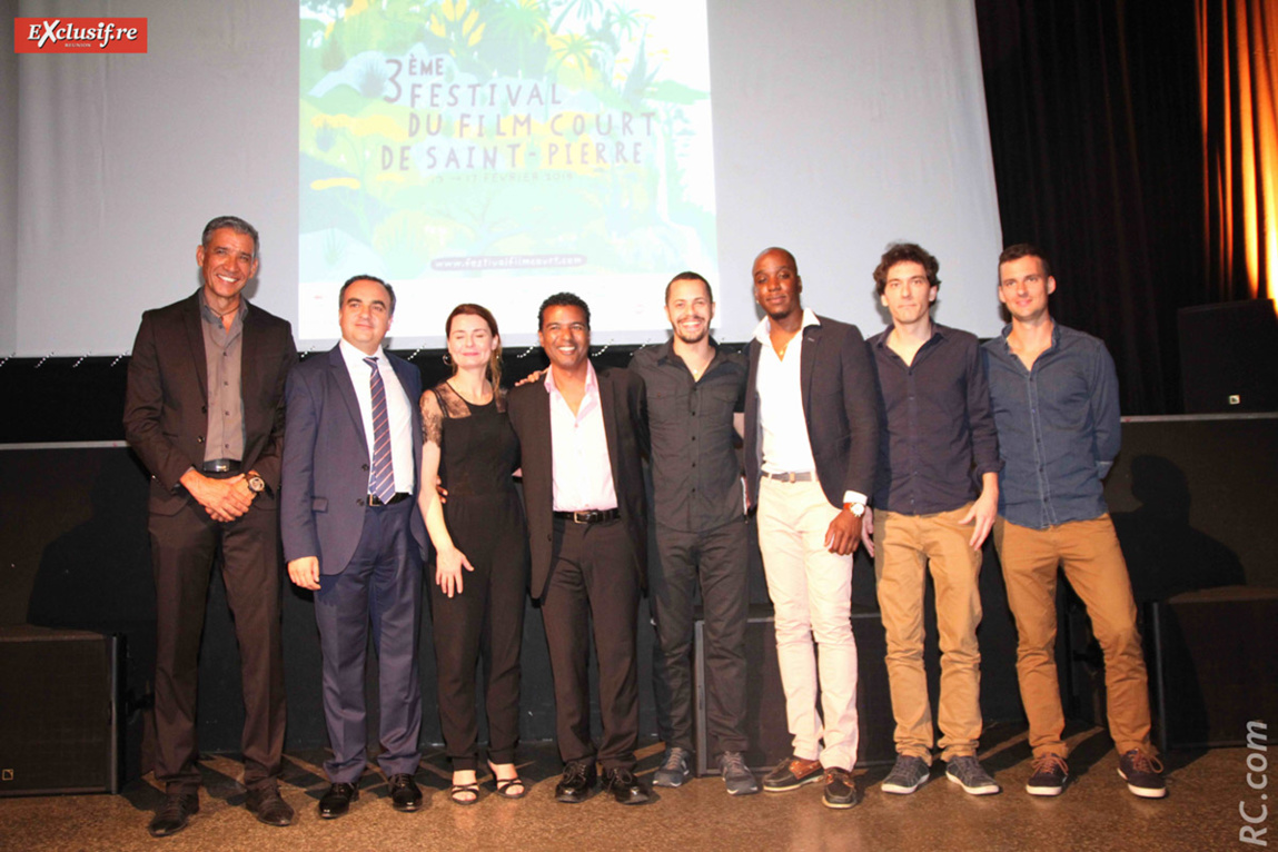 Armand Dauphin (au centre), entouré de Christelle Reboul, Ambroise Michel, de Lucien Giudicelli, sous-préfet de Saint-Pierre, de l’élu de la Mairie de Saint-Pierre, et de quelques invitéss