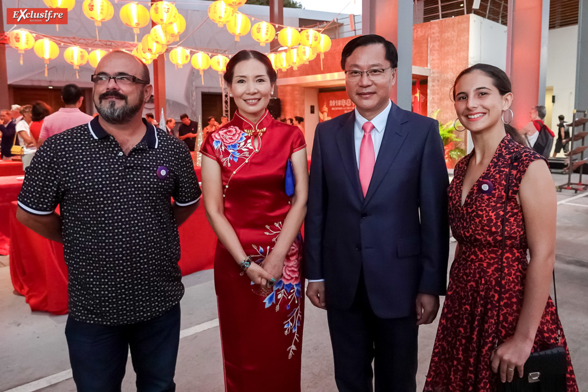 David Léon Gimenez, vice-consul honoraire d'Espagne, Dong Zhijiao, son époux Chen Zhihong, Consul Général de la République populaire de Chine à La Réunion, et Inès Leon Gimenez, fille du vice-consul