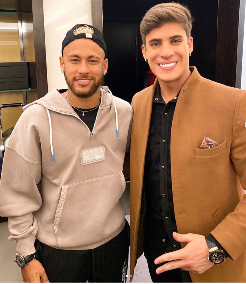 Neymar et Tiago sont amis, et Neymar a donné sa bénédiction à cette relation... Neymar et Tiago sont amis, et Neymar a donné sa bénédiction à cette relation...