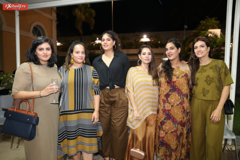Malika Ravate, Nadjma Timol, Sarah Ravate-Mohamed, Zarina Mangrolia, Samia Sadar, et Shenaz Gabel