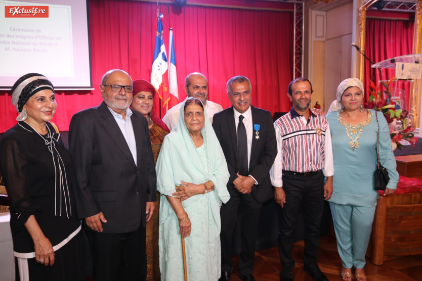 Abédah Patel, secrétaire générale du groupe Ravate, Farouck Ravate, président Ravate distribution, Farida Sadar, directrice du Point, Fatma Ravate, Hifzur Ravate, directeur Ravate Pro, Younous Ravate, Elias Ravate, directeur de S’center, et Charifa Ravate, directrice Ravate Saint-Pierre