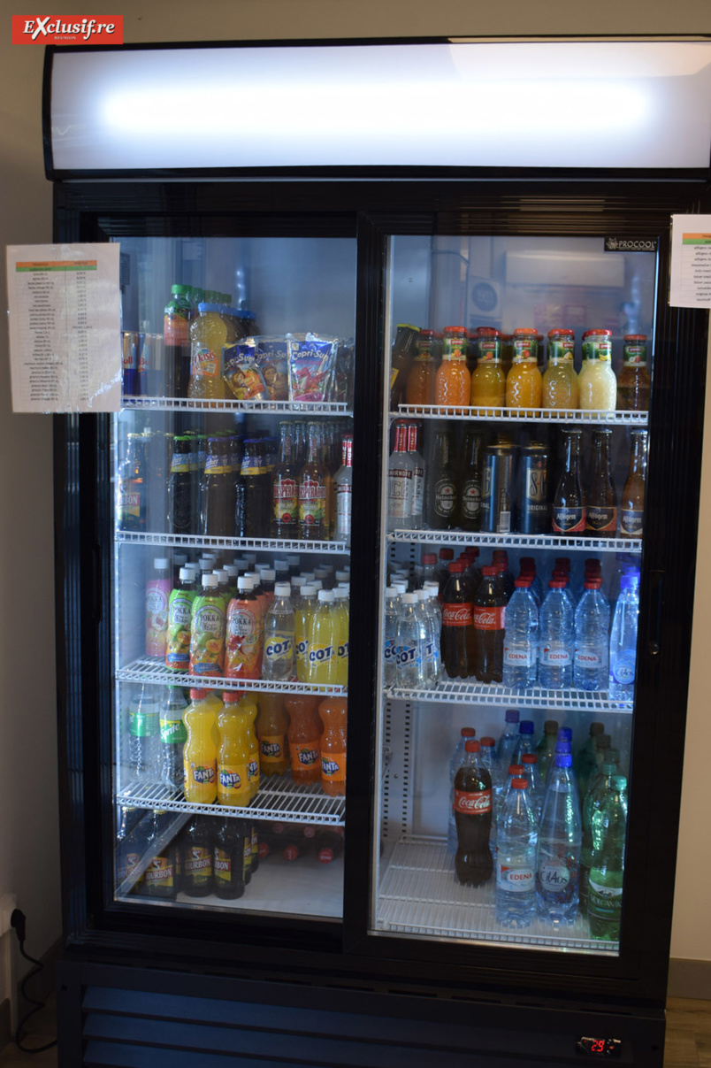 "Régal Express", une épicerie de proximité à la Colline des Camélias Saint-Denis "Régal Express", une épicerie de proximité à la Colline des Camélias Saint-Denis