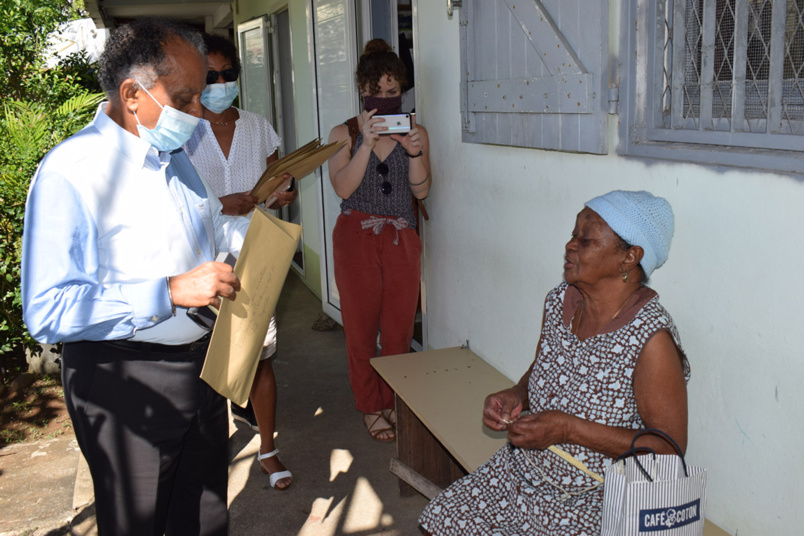 La Mairie de Saint-Denis a distribué des masques aux seniors de la ville