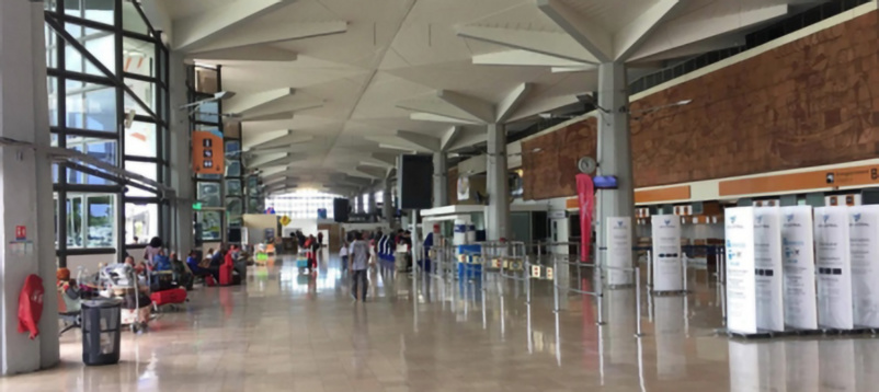 A quand un aérogare à nouveau bondé? C'est pas demain la veille! A quand un aérogare à nouveau bondé? C'est pas demain la veille!