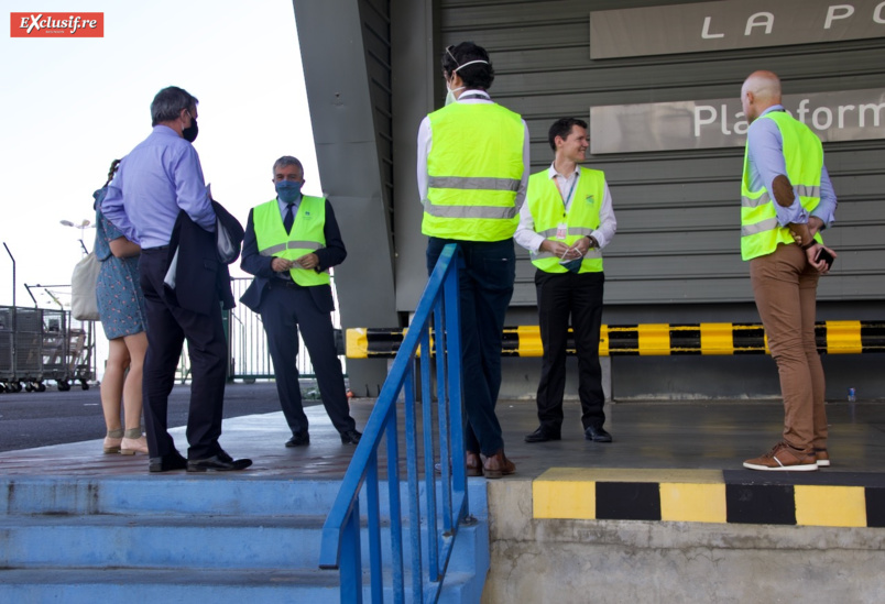 Le Préfet de La Réunion a réceptionné 1 million de masques à l'aéroport