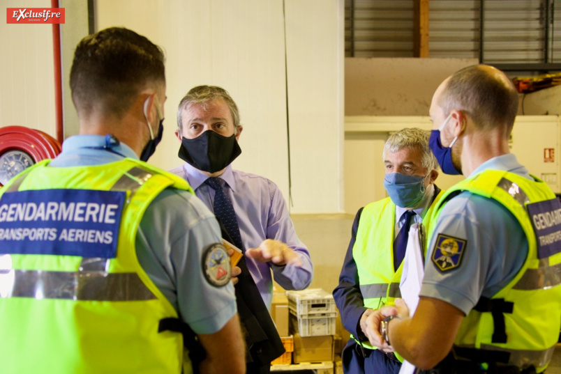 Le Préfet de La Réunion a réceptionné 1 million de masques à l'aéroport