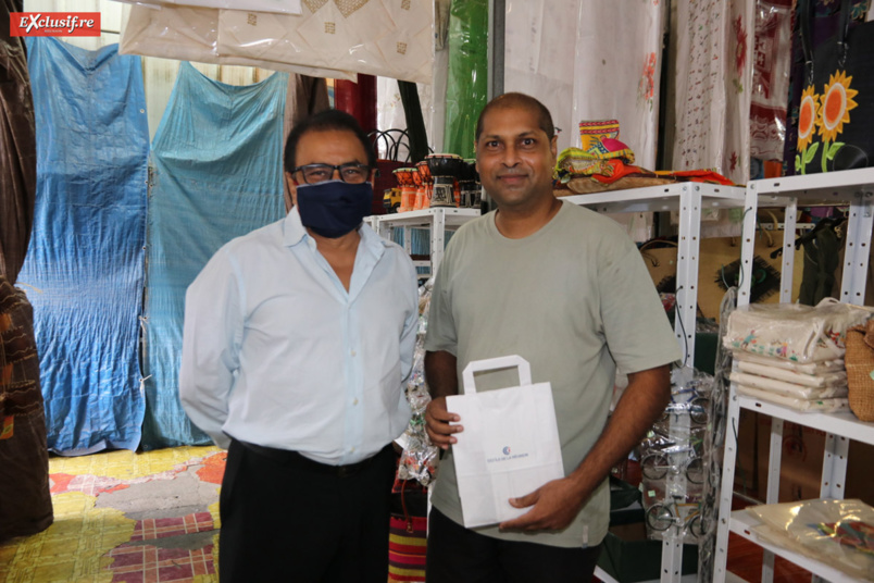 La CCIR distribue des masques aux commerçants du centre-ville de Saint-Denis La CCIR distribue des masques aux commerçants du centre-ville de Saint-Denis