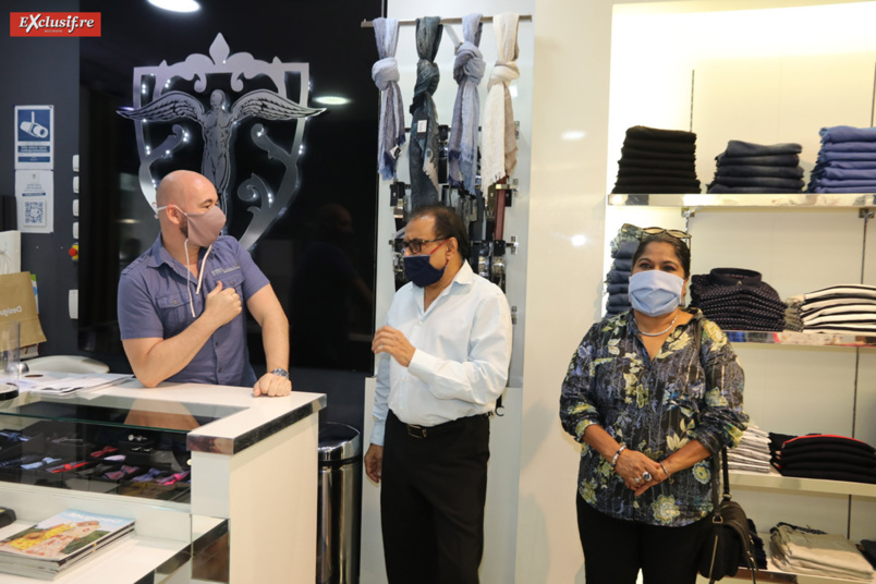 La CCIR distribue des masques aux commerçants du centre-ville de Saint-Denis La CCIR distribue des masques aux commerçants du centre-ville de Saint-Denis