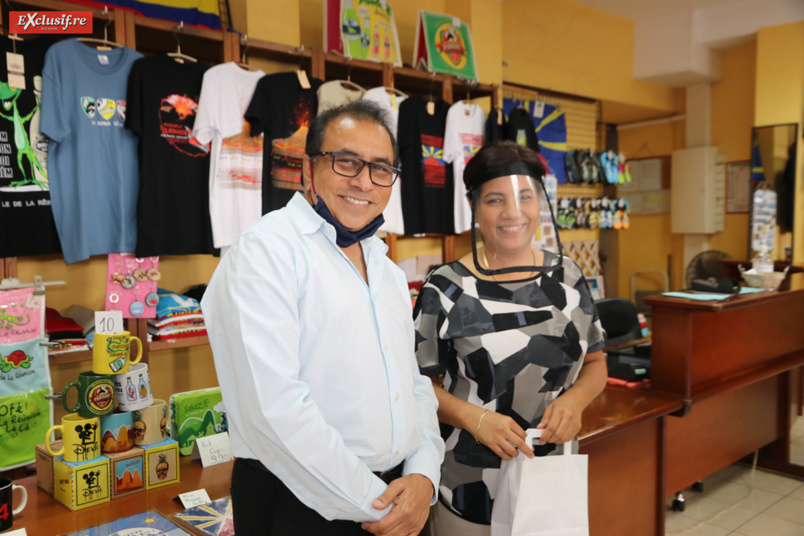 La CCIR distribue des masques aux commerçants du centre-ville de Saint-Denis La CCIR distribue des masques aux commerçants du centre-ville de Saint-Denis