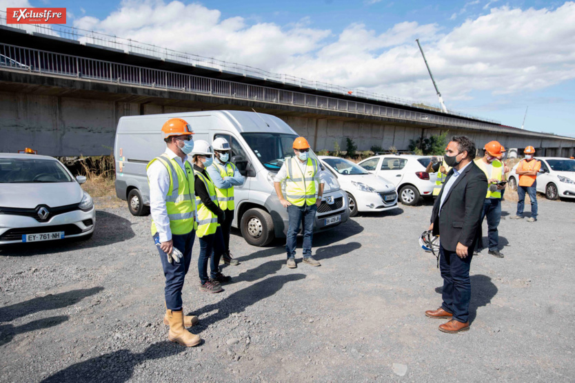 Didier Robert visite le chantier du pont de la Rivière des Galets et fait le point Didier Robert visite le chantier du pont de la Rivière des Galets et fait le point