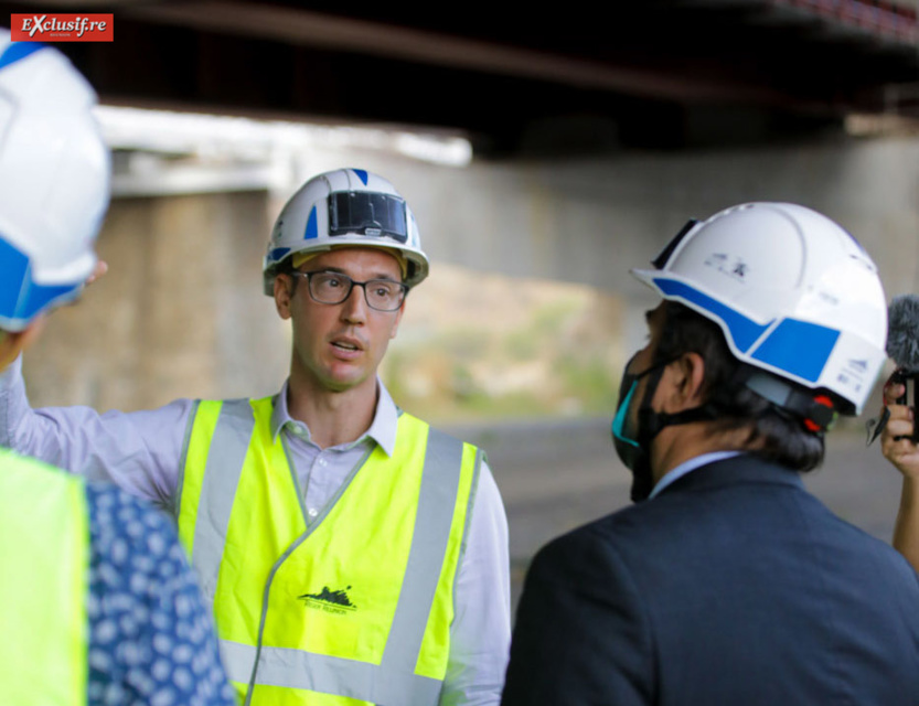 Didier Robert visite le chantier du pont de la Rivière des Galets et fait le point Didier Robert visite le chantier du pont de la Rivière des Galets et fait le point