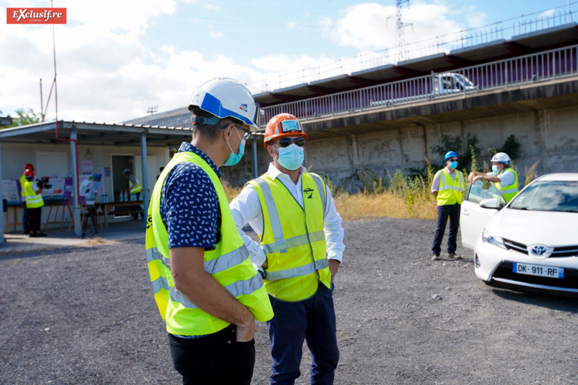 Didier Robert visite le chantier du pont de la Rivière des Galets et fait le point Didier Robert visite le chantier du pont de la Rivière des Galets et fait le point