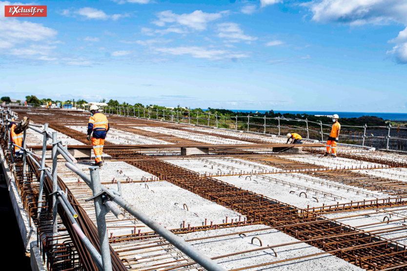 Didier Robert visite le chantier du pont de la Rivière des Galets et fait le point Didier Robert visite le chantier du pont de la Rivière des Galets et fait le point