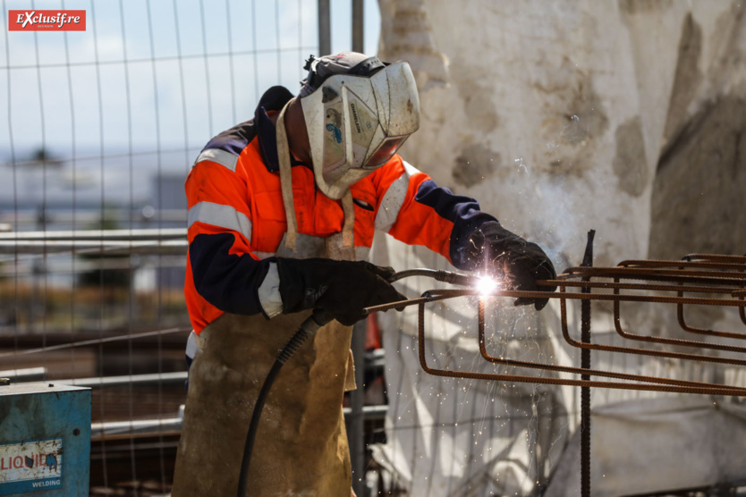 Didier Robert visite le chantier du pont de la Rivière des Galets et fait le point Didier Robert visite le chantier du pont de la Rivière des Galets et fait le point