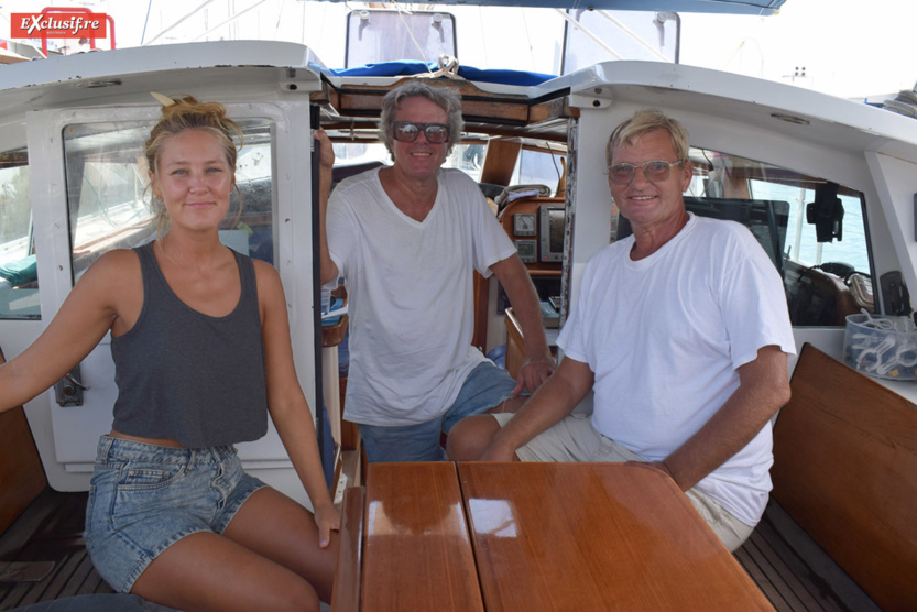 Malene et Ivan, les passagers danois du bateau, avec le navigateur suédois Lars Alfredson Malene et Ivan, les passagers danois du bateau, avec le navigateur suédois Lars Alfredson