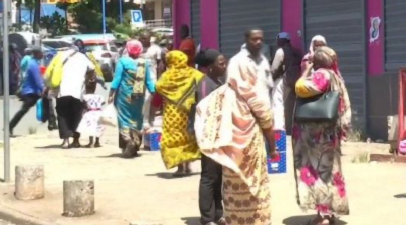 Confinement non respecté, les cas de Covid-19 explosent à Mayotte Confinement non respecté, les cas de Covid-19 explosent à Mayotte