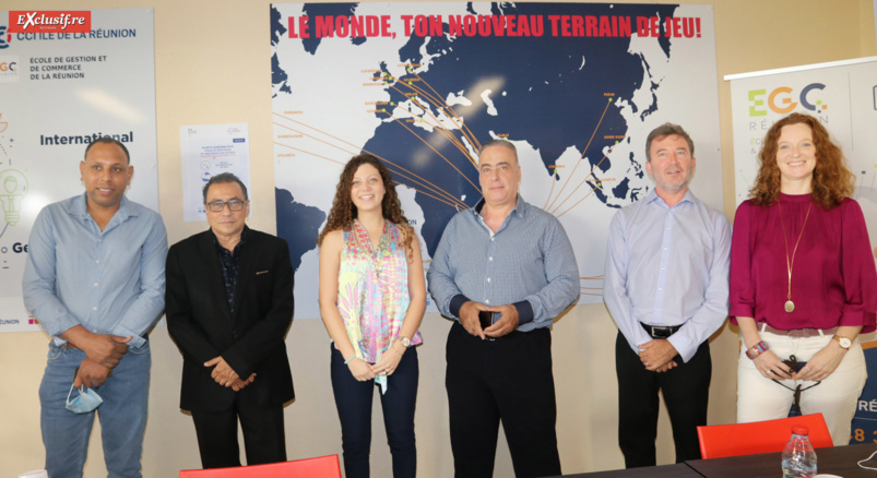 Pierrick Robert, Ibrahim Patel, Lisa, étudiante, Mansoor Zarif, et Philippe Bocquet