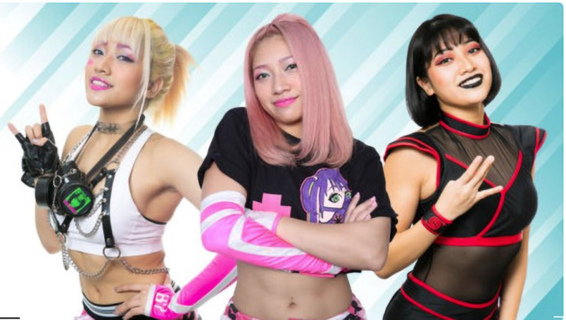 Hana avec les deux autres candidates de la télé-réalité Hana avec les deux autres candidates de la télé-réalité