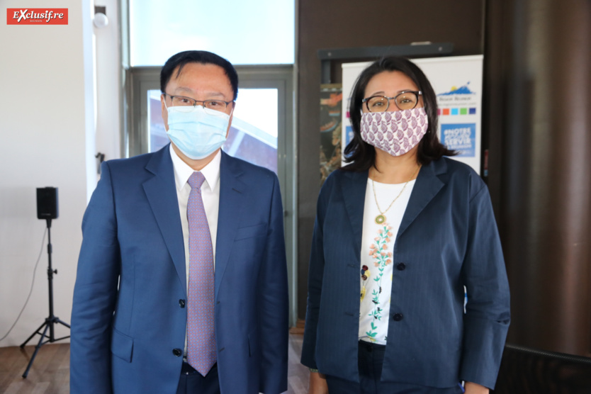 Zhihong Cheng, Consul Général de Chine à La Réunion, et Lynda Lee Mow Sim, conseillère régionale Zhihong Cheng, Consul Général de Chine à La Réunion, et Lynda Lee Mow Sim, conseillère régionale