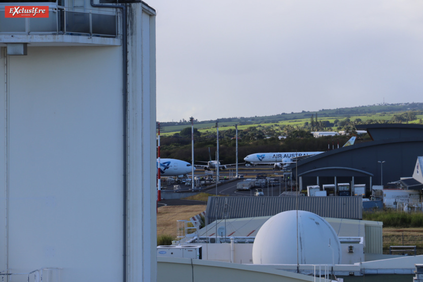 La machine et les masques sont arrivés de Tianjin par Air Austral La machine et les masques sont arrivés de Tianjin par Air Austral