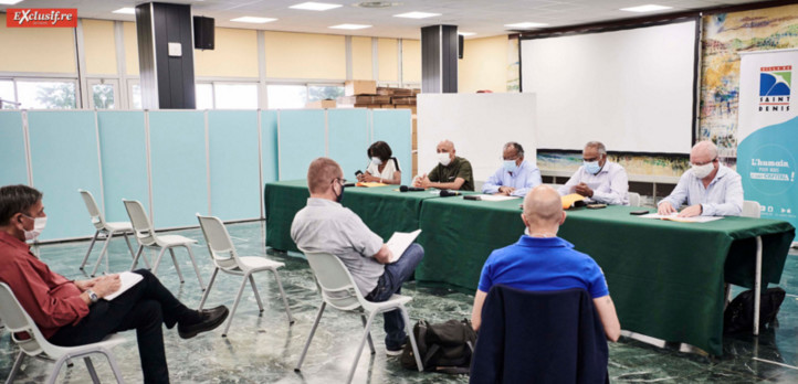 Une conférence de presse à la salle polyvalente pour faire un bilan des 4 derniers mois Une conférence de presse à la salle polyvalente pour faire un bilan des 4 derniers mois