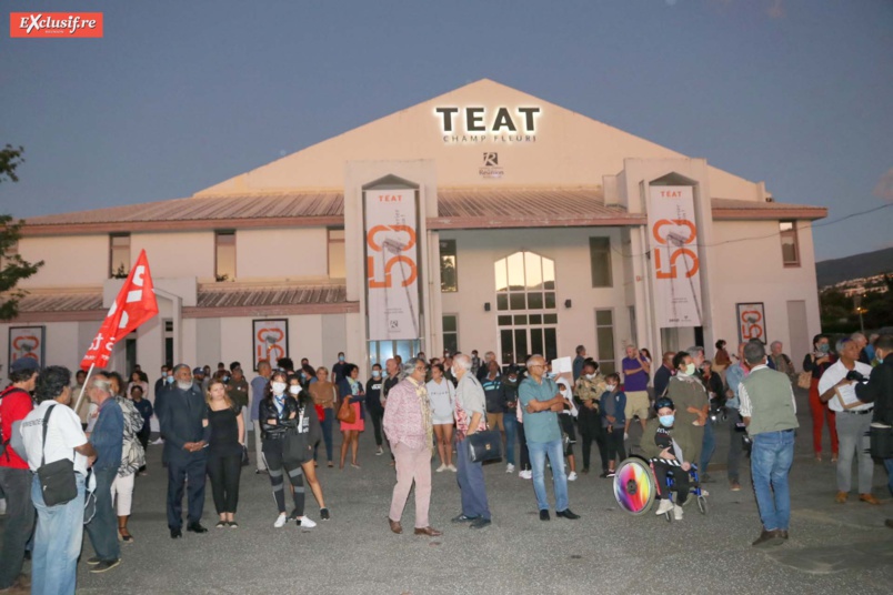 Sur le Parvis des Droits de l'Homme et de la Laïcité à Champ Fleuri Sur le Parvis des Droits de l'Homme et de la Laïcité à Champ Fleuri