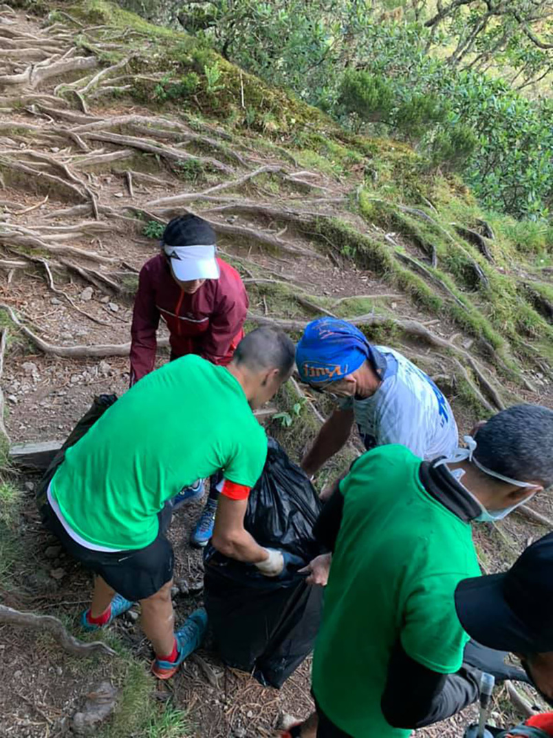 Pas question de laisser des saletés dans nos sentiers ! Pas question de laisser des saletés dans nos sentiers !