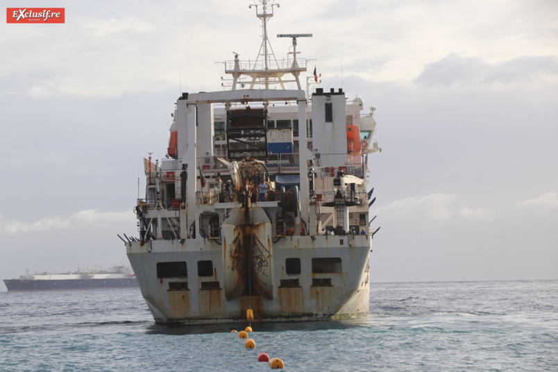 Le bateau Téléri qui tire le câble optique dans l'Océan Indien