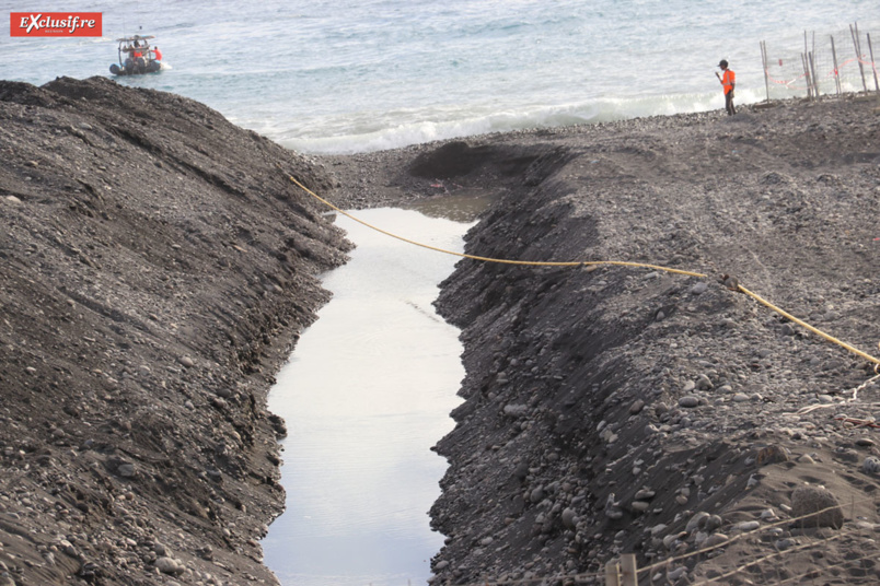 Le câble arrive sur terre... Le câble arrive sur terre...