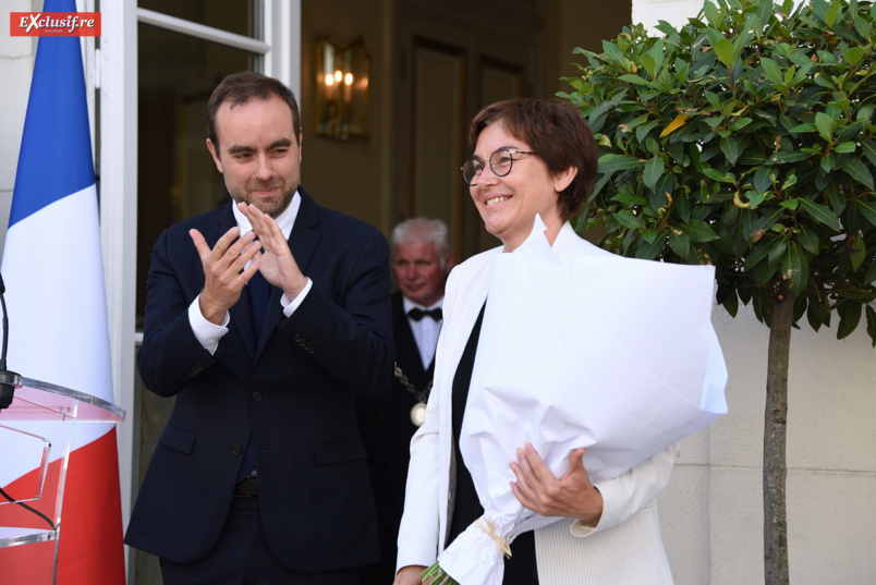 Sébastien Lecornu a souhaité bon vent à celle qu’il aura l’occasion de croiser à nouveau, puisque tous deux concernés par les trois océans avec des territoires français... Sébastien Lecornu a souhaité bon vent à celle qu’il aura l’occasion de croiser à nouveau, puisque tous deux concernés par les trois océans avec des territoires français...