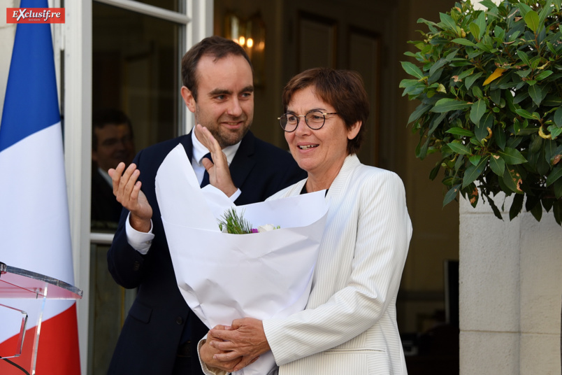 Sous les applaudissements généreux du personnel des lieux, Annick Girardin ne peut qu’être émue...