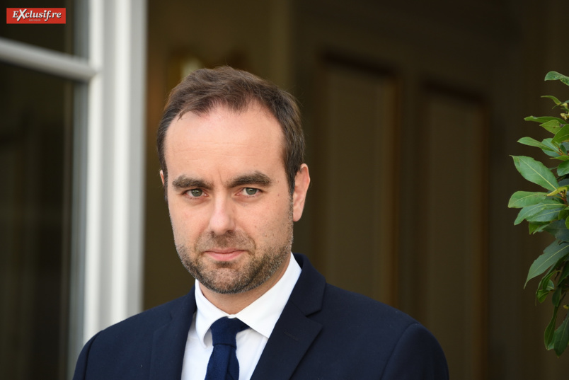 Sébastien Lecornu, 34 ans, Ministre des Outre-mer dans le gouvernement de Jean Castex, Premier ministre Sébastien Lecornu, 34 ans, Ministre des Outre-mer dans le gouvernement de Jean Castex, Premier ministre